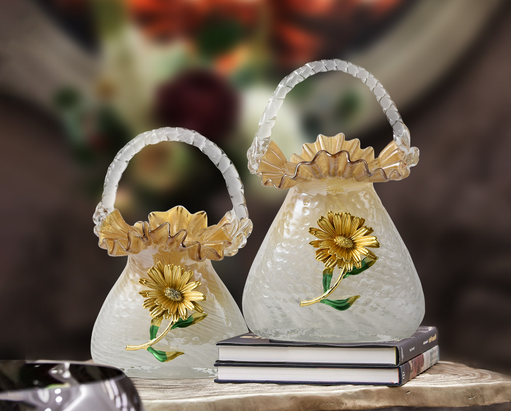 Tragbarer Blumenkorb aus emailliertem Glas