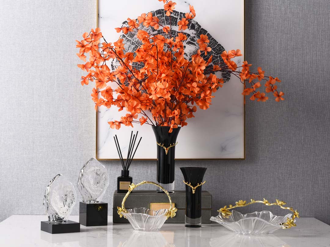 Obstschale aus Glas mit goldenen Blumen aus Metall